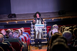 Giovanni Vernia torna con "Capa Fresca": un'esplosione di risate tra ironia e attualit&agrave;