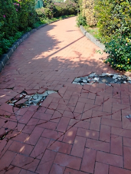 Catania, pavimentazione pericolosa al Parco Gioeni