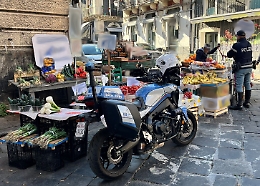 Picanello, gastronomia occupa abusivamente la strada con braciere, tavoli e sedie: sequestri e sanzioni