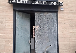Catania, "La bottega di Ennio" ancora nel mirino: secondo furto in un mese con "spaccata"