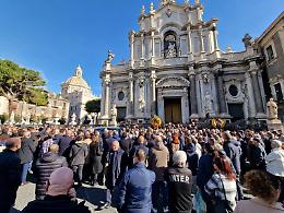 I funerali di Trantino al Duomo di Catania. L'arcivescovo Renna: «Un uomo del nostro tempo, che ha fatto grande la città»