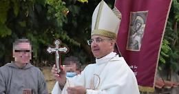 Il processo per falsa testimonianza al vescovo Gisana, la vittima degli abusi di don Rugolo ammessa come parte civile