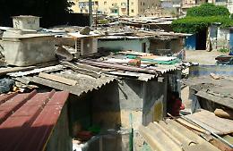 Tragedia sfiorata riaccende l'allarme sulle baracche di Camaro San Paolo