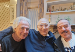 Pippo Baudo in gran forma nello scatto social con Lopez e Solenghi