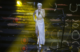 Sanremo, lo spacco di Serena Brancale ricorda quello della farfallina di Belen