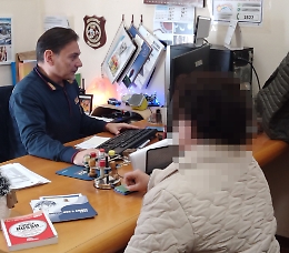 Già ammonito e con divieto di avvicinamento insegue l'ex per aggredirla: arrestato