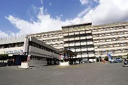 Cade dalle scale del padiglione H1: 68enne in gravi condizioni