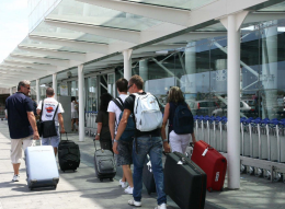 Aeroporto Catania, caos senza fine: arrivi e partenze sospesi fino a domattina. Treni gratis per chi viene dirottato a Palermo