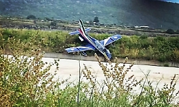 Frecce Tricolori, a Pantelleria aerei si toccano in volo e i piloti evitano il peggio: tragedia sfiorata