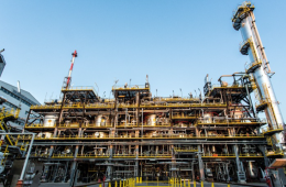 Saipem firma con Eni il contratto da 700 milioni per la bioraffineria di Priolo: 500mila tonnellate l'anno di carburante entro il 2028