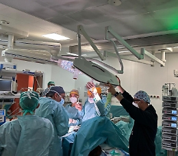 Quattro trapianti di rene al Policlinico: due madri hanno donato, da vivente, gli organi ai propri figli