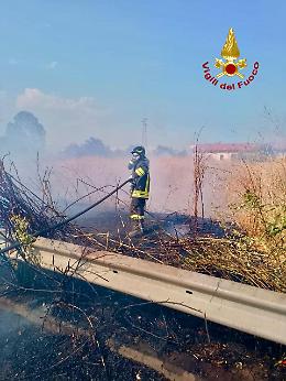 Marina di Modica, incendio alle porte della frazione