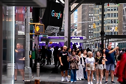 Giovane spara a Times Square e ferisce tre persone
