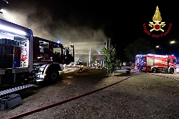 A fuoco teatro Viper a Firenze, Comune: "tenere finestre chiuse"