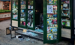Spaccata la vetrina dell’edicola Villa Turrisi: non c'è pace per i commercianti a Palermo