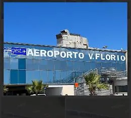 Lampedusa, 100 passeggeri a terra: volo per Roma cancellato 