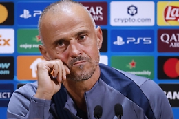 La nuova moda di Luis Enrique: 45 minuti in tribuna, poi in panchina