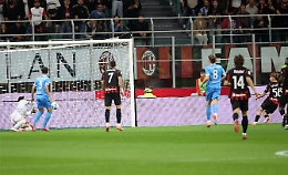 Il Milan batte il Napoli 2-1 e aggancia in vetta i partenopei e la Roma