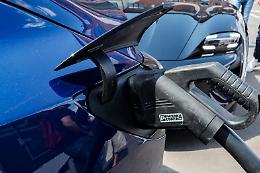 L'Ue lavora ad un'auto elettrica da 15 - 20mila euro, i dubbi dell'Italia: «Settore al collasso»