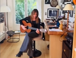 Carla Bruni e la canzone dedicata a Sarkozy: «Mon amour» 