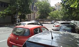 La ricerca del posto auto in città è diventata l’incubo dei turisti