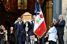 A Parigi l'addio a suon di valzer per Claudia Cardinale