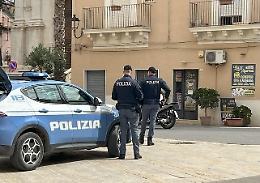 Comiso: vessava la vicina di casa, misura cautelare per un 54enne