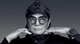 Le 75 candeline di Renato Zero e il regalo ai fan con "L'Orazero": «Basta Ponte sullo Stretto, la Sicilia merita la sua autonomia celeste»