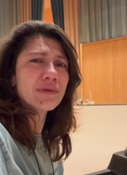 Elisa in lacrime sui social si rivolge alla Meloni: «Portateli voi gli aiuti in poche ore»