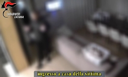 Catania, operazione Khalipha: il video dei finiti finanzieri che fermano  automobilista e poi lo rapinavano in casa