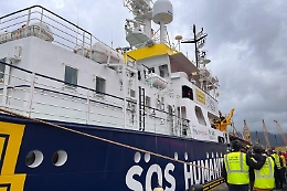 Nuovo naufragio nel Canale di Sicilia, Ong: «Sette persone morte in mare e 2 a bordo della nave»