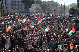 A Roma il grande corteo per la Palestina: «Siamo in seicentomila»