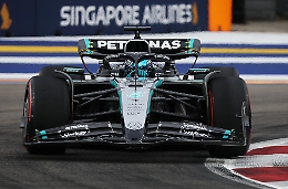 Russell a Singapore in Pole (con record) davanti Verstappen, le Ferrari arrancano