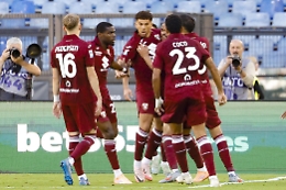 Sei gol, rissa e rigore allo scadere: tra Lazio e Torino pareggio spettacolare