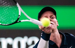 Esordio positivo al Master 1.000 di Shanghai per Jannik Sinner che ha battuto il tedesco Daniel Altmaier