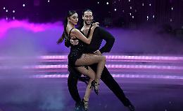 Belen a "Ballando con le stelle" sbaglia la coreografia ma gli applausi sono tutti per lei