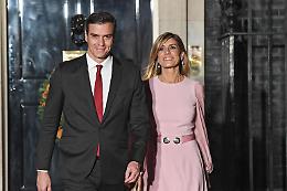 Spagna, la procura chiede l'archiviazione del caso contro la moglie del premier Sanchez