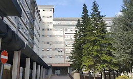 Si lancia dall'auto dopo lite con il fidanzato, la giovane si è svegliata dal coma: «Ricordo tutto quello che è successo»