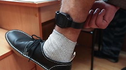 Pachino, per un dipendente comunale braccialetto elettronico e divieto di avvicinamento al sindaco 