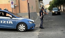 Modica, aggredisce i poliziotti: fermato con il taser