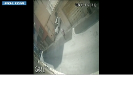 Finto corriere ruba la collana a un'anziana in centro storico: due marsalesi ai domiciliari