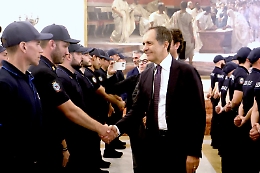 Catania, il giuramento dei nuovi 98 agenti di polizia locale. Il sindaco Trantino: «Normalizzeremo la città» 