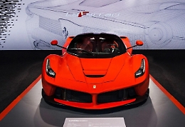 Ecco la prima Ferrari elettrica: supera i 300 km/h e ha un'autonomia di oltre 500 chilometri