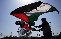 Gaza, Hamas disposto a farsi da parte ma rimane "sul posto"; 200.000 tornano al nord tra zone ancora pericolose