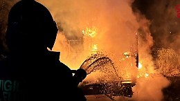 Sospetto incendio doloso distrugge la pescheria all'Antico Mercato di Marsala: titolare promette di riaprire