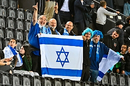 Israele, le salme dei quattro ostaggi verso Tel Aviv per l'identificazione. Paura per i Mondiali 2026