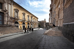 Progetto per riqualificare via Crociferi: pavimentazione con le basole laviche, nel tratto di Villa Cerami, e percorso pedonale