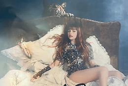 Annalisa trasforma Catania in galleria d'arte: oltre 500 fan per l'instore di "Ma io sono fuoco"