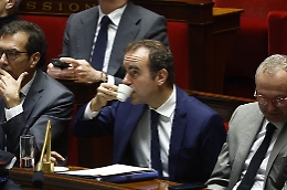 Respinta la sfiducia a Lecornu, sconfitta per Marine Le Pen