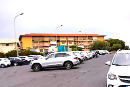 Via degli Ulivi trasformata in parcheggio selvaggio a Tremestieri Etneo